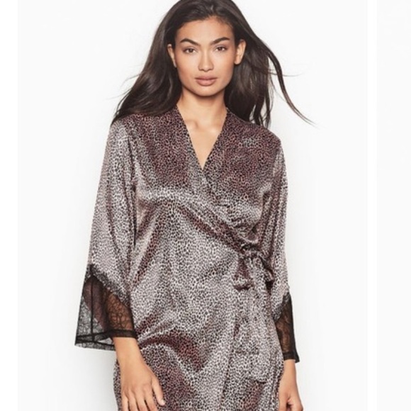 Victoria’s Secret Chantilly Lace Robe NWT - Picture 3 of 12